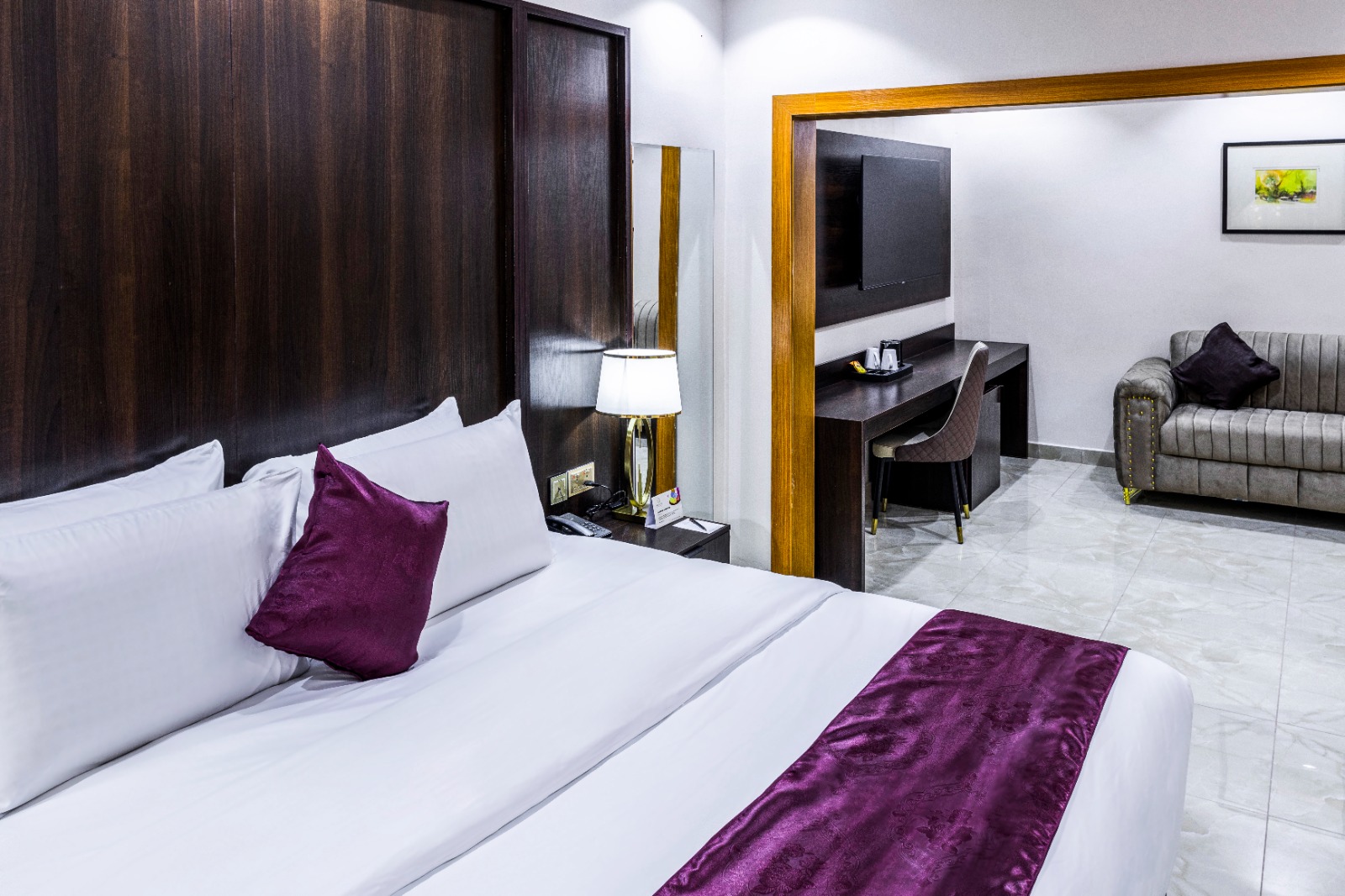 /web/uploads/116/Executive Hotel and Suites/room-photos/Suites/suite 1.jpg